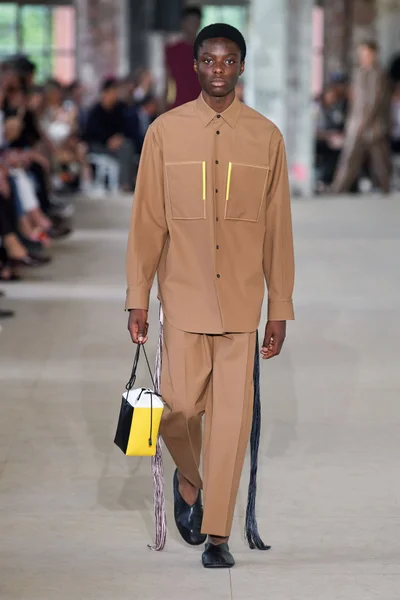 Look 23